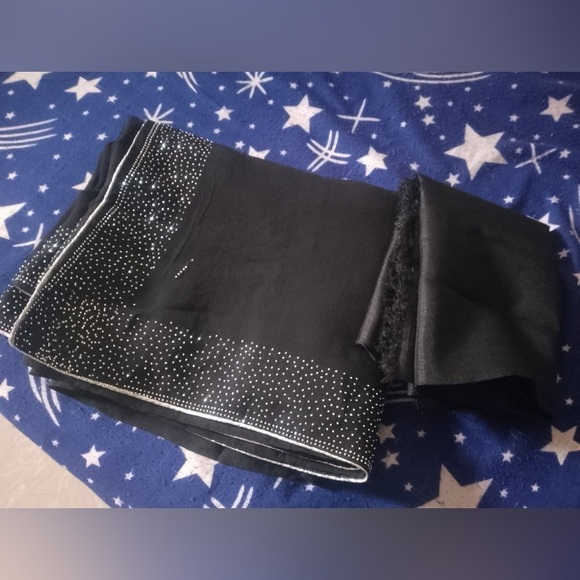 Premium Georgette Diamond Work
Stylish Party Wear Saree - Picture 9 of 12